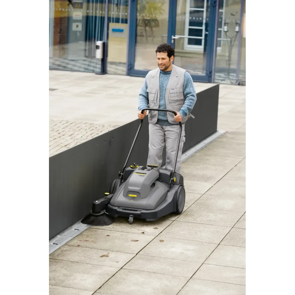 Kärcher KM 70/30 C Bp Pack Adv – Zamiatarka ręczna z napędem | Sklep online