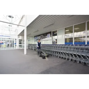 Kärcher KM 70/30 C Bp Pack Adv – Zamiatarka ręczna z napędem | Sklep online