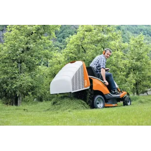 STIHL RT 4082 – Zwrotny traktor ogrodowy do 4000 m², kompaktowy