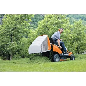 STIHL RT 4082 – Zwrotny traktor ogrodowy do 4000 m², kompaktowy