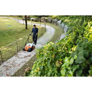 STIHL KGA 770 - Akumulatorowa zamiatarka 77 cm | System AP | Cicha i wydajna