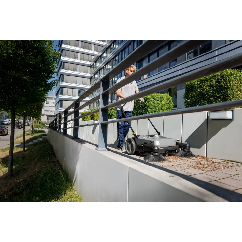 Zamiatarka Karcher KM 70/20 C 2SB – 2 szczotki, bezpyłowa