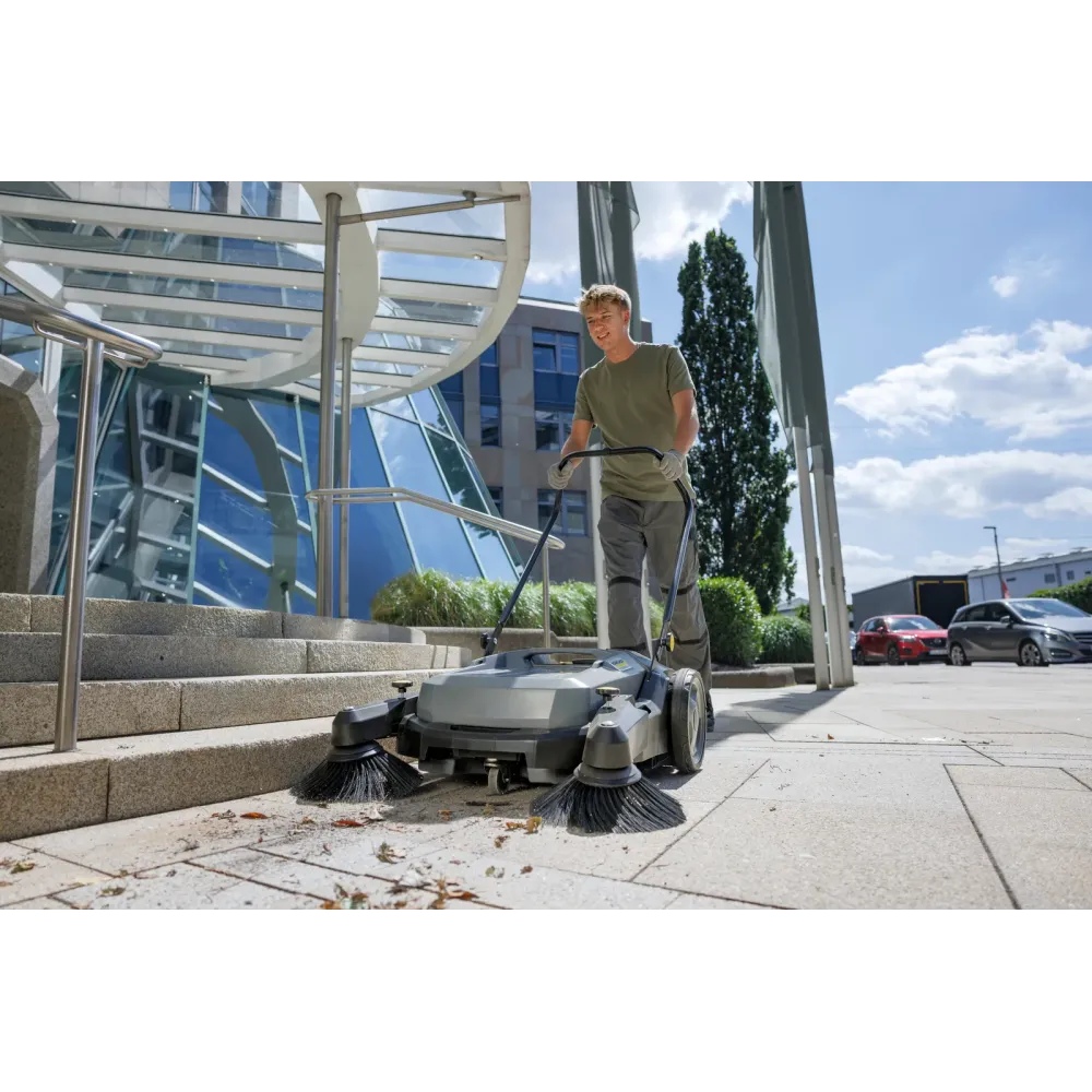 Zamiatarka Karcher KM 70/20 C 2SB – 2 szczotki, bezpyłowa