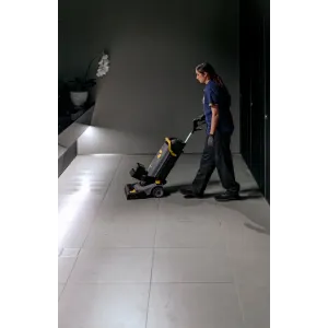 Kärcher BR 30/4 C Bp Pack – Szorowarka Akumulatorowa do Małych Powierzchni