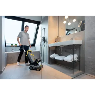 Kärcher BR 30/4 C Bp Pack – Szorowarka Akumulatorowa do Małych Powierzchni