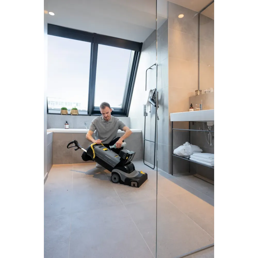 Kärcher BR 30/4 C Bp Pack – Szorowarka Akumulatorowa do Małych Powierzchni