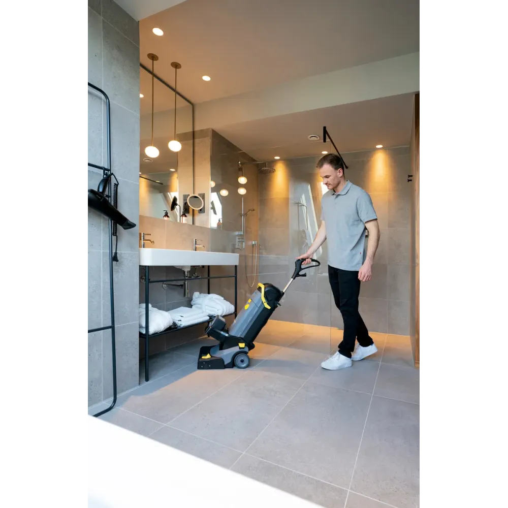 Kärcher BR 30/4 C Bp Pack – Szorowarka Akumulatorowa do Małych Powierzchni