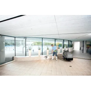 Karcher FR 30 ME – Myjka do powierzchni ze stali nierdzewnej