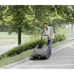 Profesjonalna zamiatarka spalinowa Karcher KM 75/40 W G – mocny silnik, 3375 m²/h, 40 l pojemnik