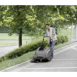 Profesjonalna zamiatarka spalinowa Karcher KM 75/40 W G – mocny silnik, 3375 m²/h, 40 l pojemnik