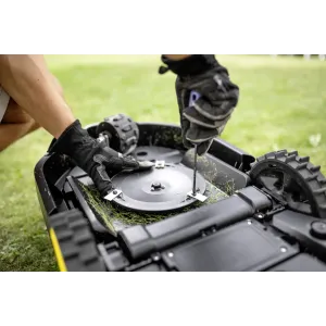 Karcher RCX 4 – Robot Koszący GPS RTK AI AWD do 1500 m²
