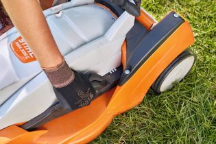 STIHL RME 235 – centralna regulacja wysokości koszenia