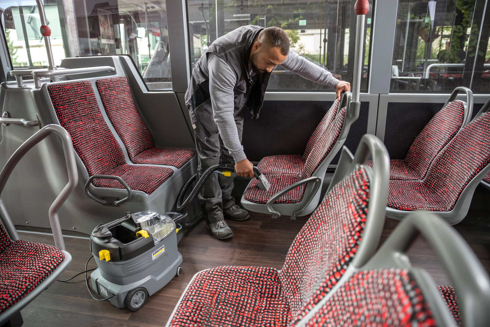 Myjka ciśnieniowa K 7 Power Flex: Plug 'n' Clean — system podawania środka czyszczącego Kärcher