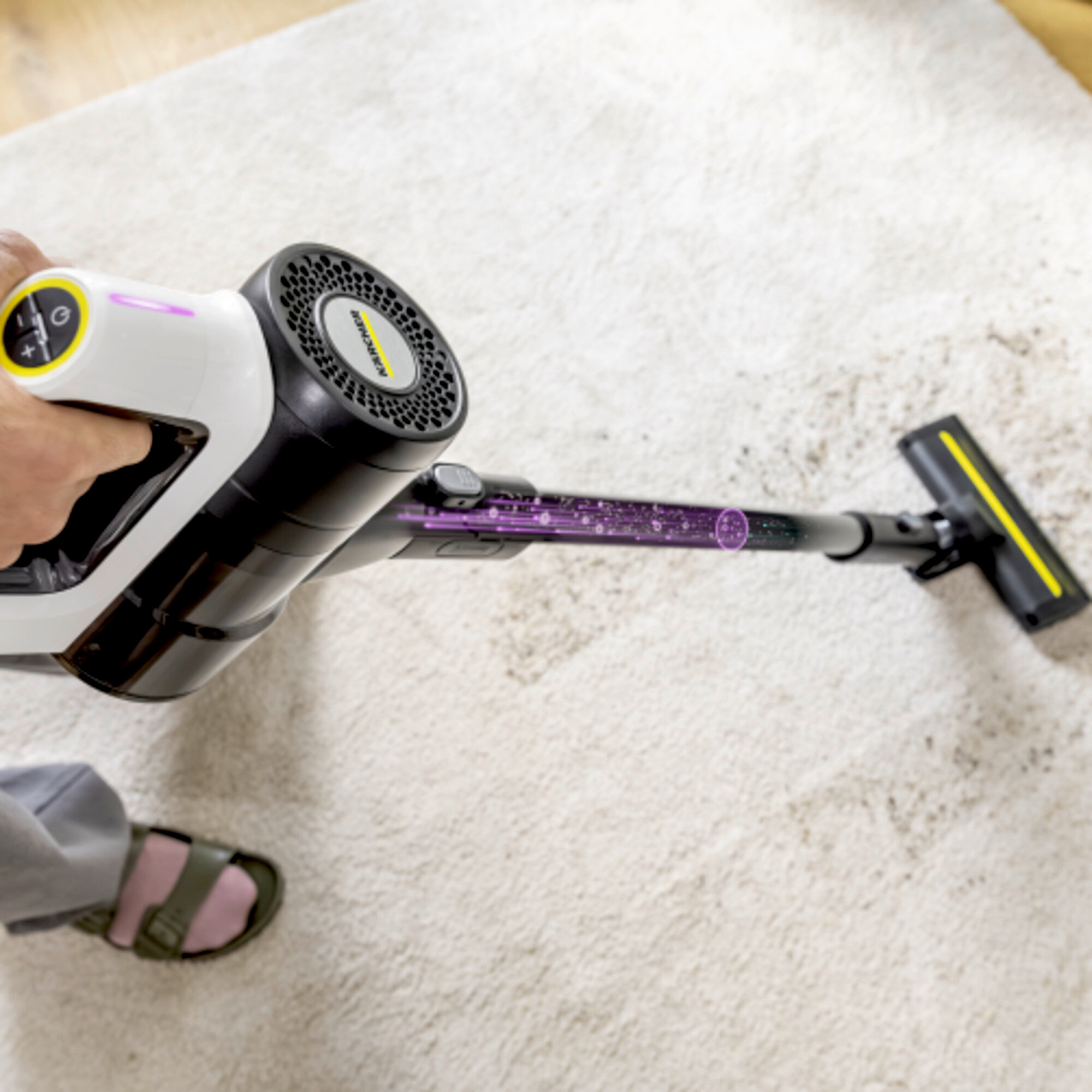 Odkurzanie podłogi odkurzaczem Kärcher VCS 3 Nano Complete